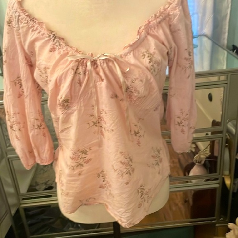 🌺 Vintage Y2K gorgeous, delicate blouse from Ralph Lauren. Size Medium.
